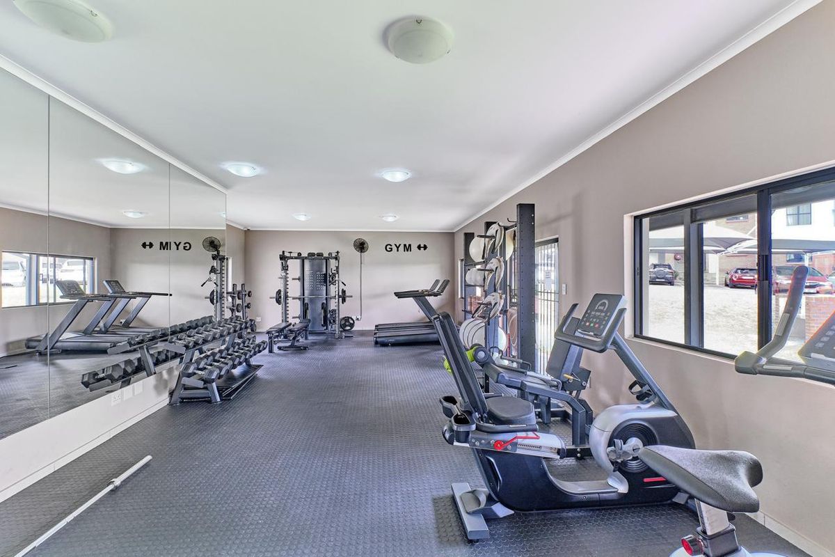 Spacious 3 bedroom 2 bathroom Ground Floor Townhouse - Photo 4