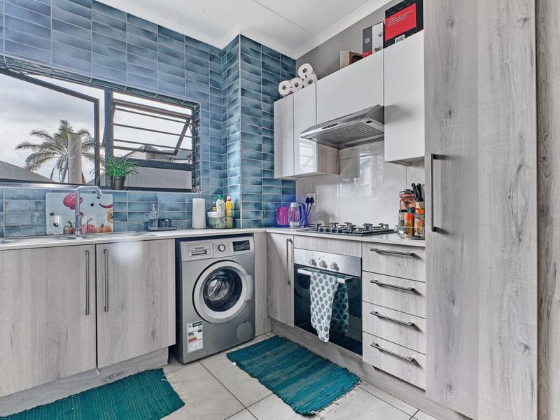 Spacious 3 bedroom 2 bathroom Ground Floor Townhouse - Photo 10