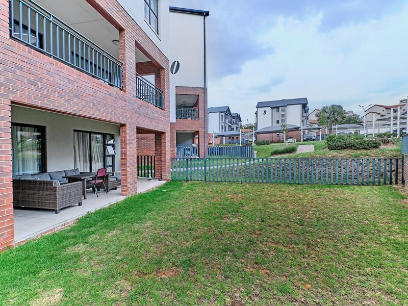 Spacious 3 bedroom 2 bathroom Ground Floor Townhouse - Photo 9