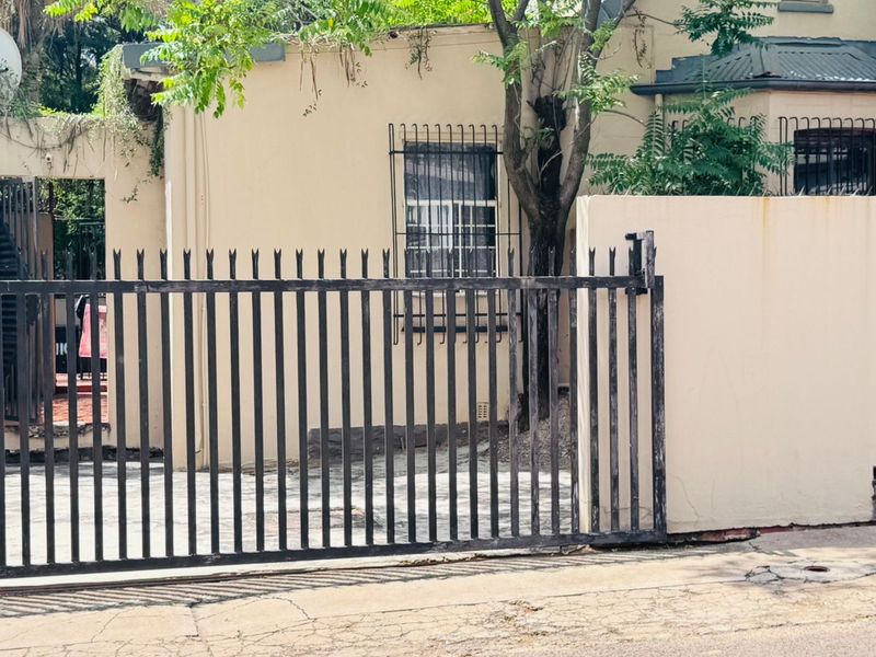 6 Bed 3 Bath   Commercial Property for Sale – Verdoorn Street, Sunnyside, Pretoria - Photo 2