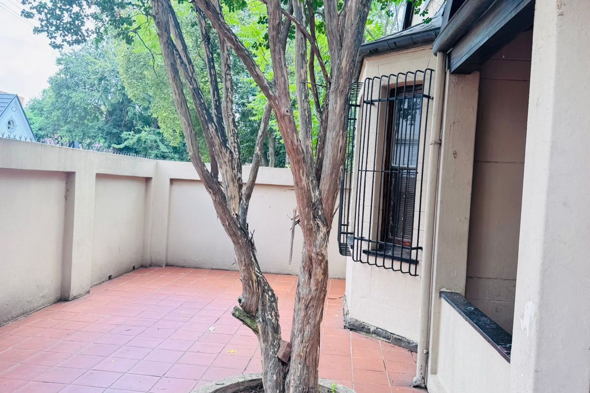 6 Bed 3 Bath   Commercial Property for Sale – Verdoorn Street, Sunnyside, Pretoria - Photo 3