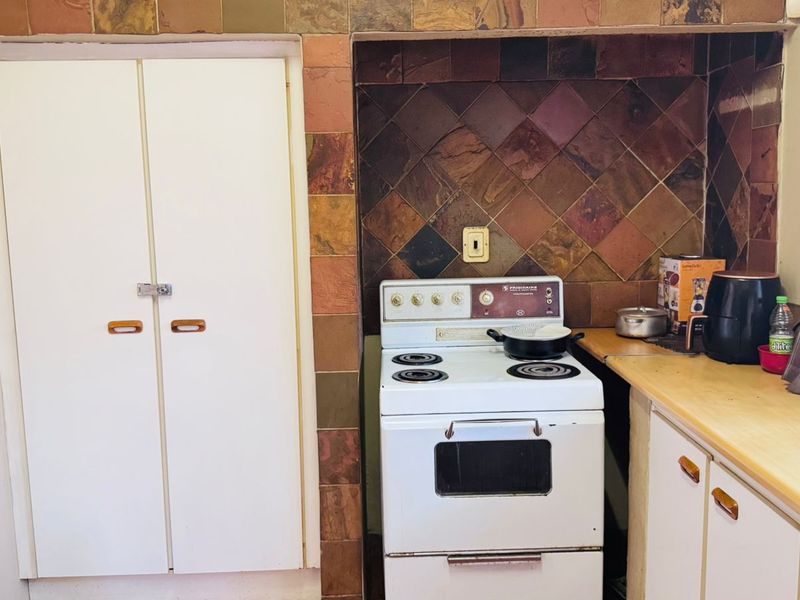 6 Bed 3 Bath   Commercial Property for Sale – Verdoorn Street, Sunnyside, Pretoria - Photo 9