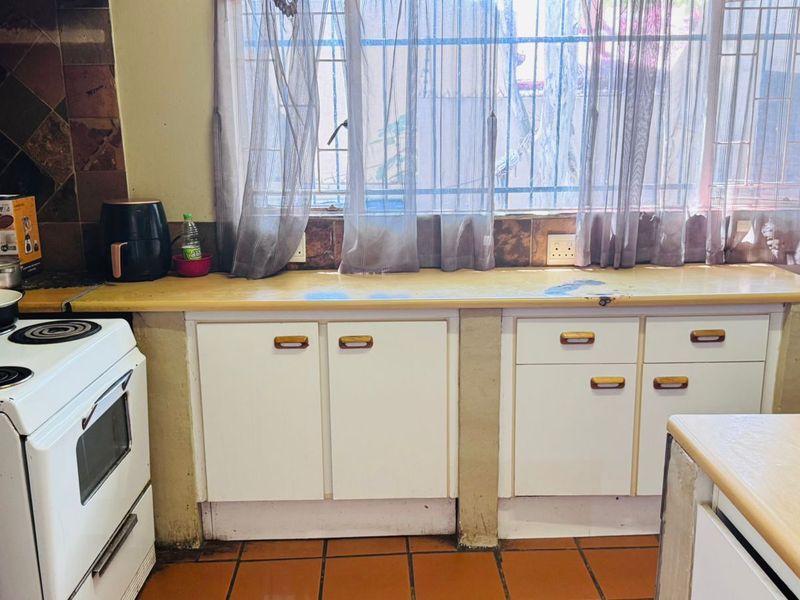 6 Bed 3 Bath   Commercial Property for Sale – Verdoorn Street, Sunnyside, Pretoria - Photo 8