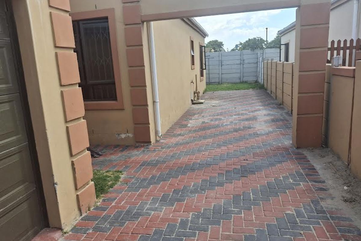 HOME  FOR YOUNG FAMILY - Photo 2