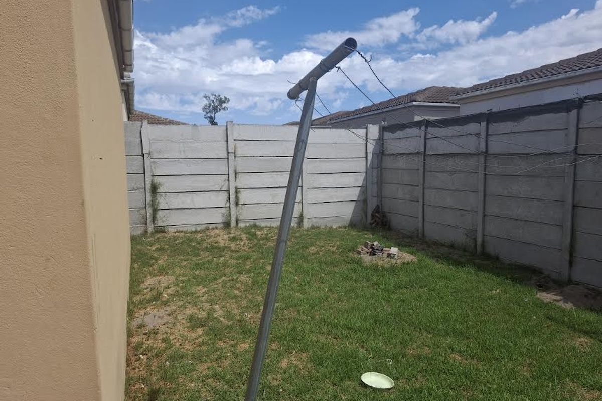 HOME  FOR YOUNG FAMILY - Photo 4