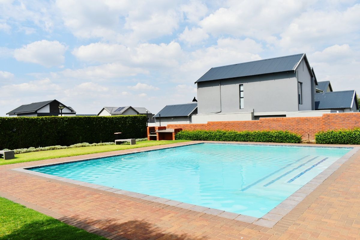 Modern North Facing Flat in Golden Fields Estate - Photo 5