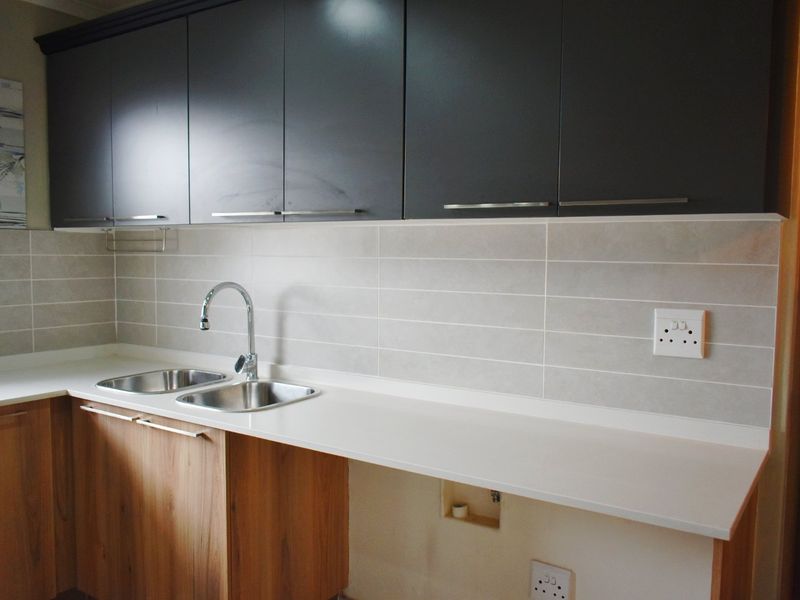 Look no further, 3 bed 2 bath double garage in Golden Fields Estate - Photo 3