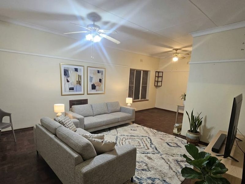 Spacious 3-Bedroom Home with Flatlet & Large Erf – Great Investment Opportunity! - Photo 3