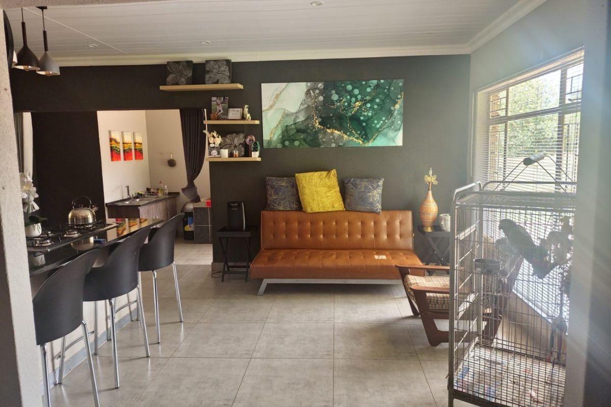 Charming 3-Bedroom Family Home – Move-In Ready! - Photo 3