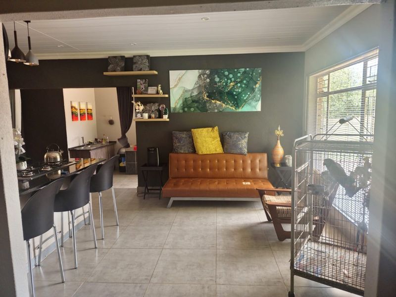 Charming 3-Bedroom Family Home – Move-In Ready! - Photo 3