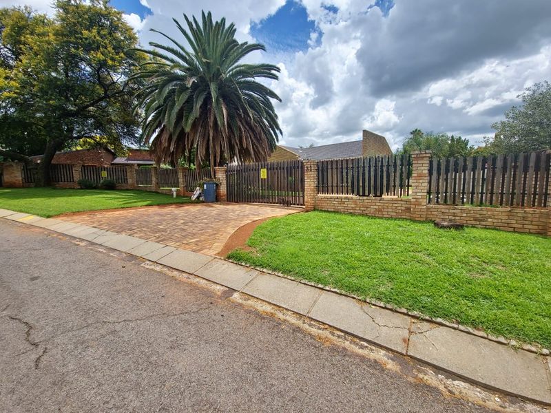 Charming 3-Bedroom Family Home – Move-In Ready! - Photo 2