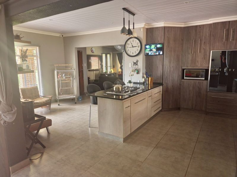 Charming 3-Bedroom Family Home – Move-In Ready! - Photo 4