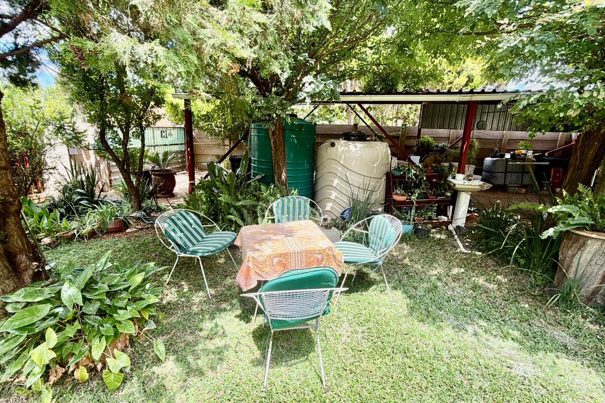 Spacious Family Home with Lush Garden, Workshop & Versatile Living Space - Photo 3