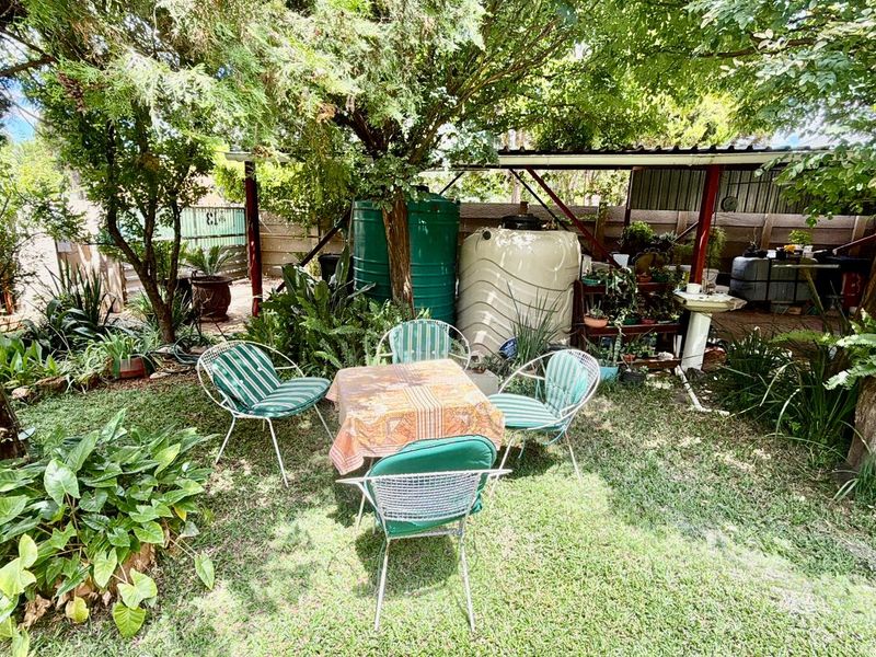 Spacious Family Home with Lush Garden, Workshop & Versatile Living Space - Photo 3