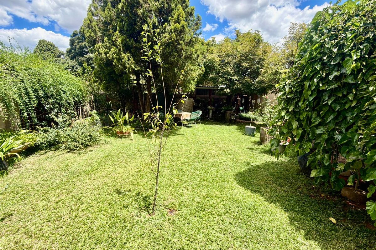 Spacious Family Home with Lush Garden, Workshop & Versatile Living Space - Photo 4