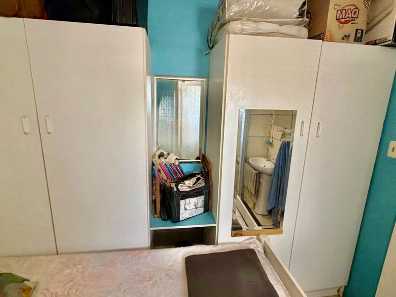 Spacious Family Home with Lush Garden, Workshop & Versatile Living Space - Photo 8