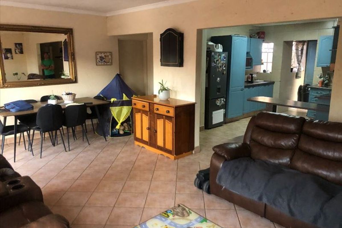 Spacious 179m2 Simplex Townhouse – Your Dream Home Awaits!  - Photo 2