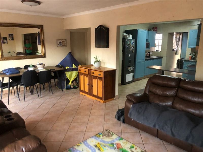 Spacious 179m2 Simplex Townhouse – Your Dream Home Awaits!  - Photo 2