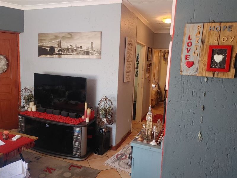 Step Into Your Future – Duplex Delight Awaits!   - Photo 3