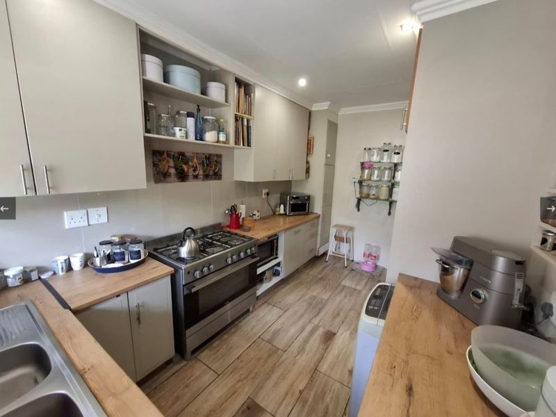 Fairytale Living Awaits - Photo 4