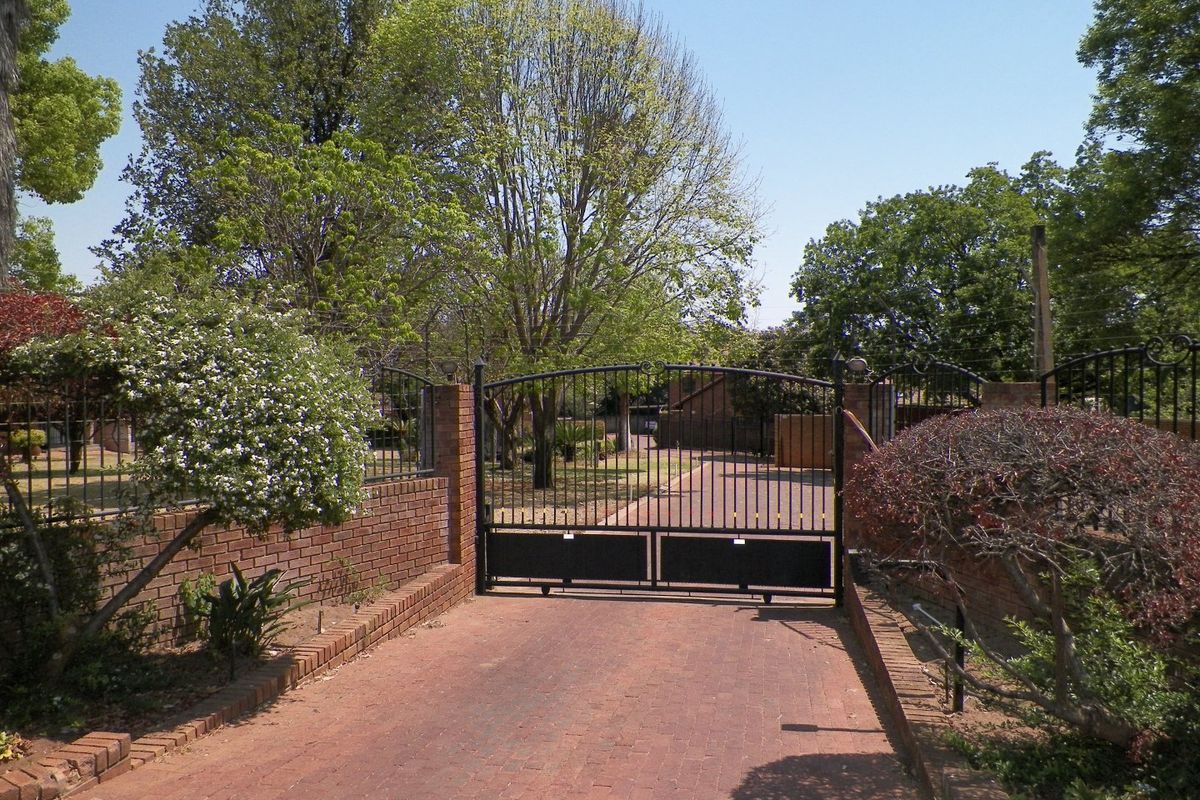 Property for sale Raslouw (Rental of R22 000 pm from the flatlets and hall) - Photo 5