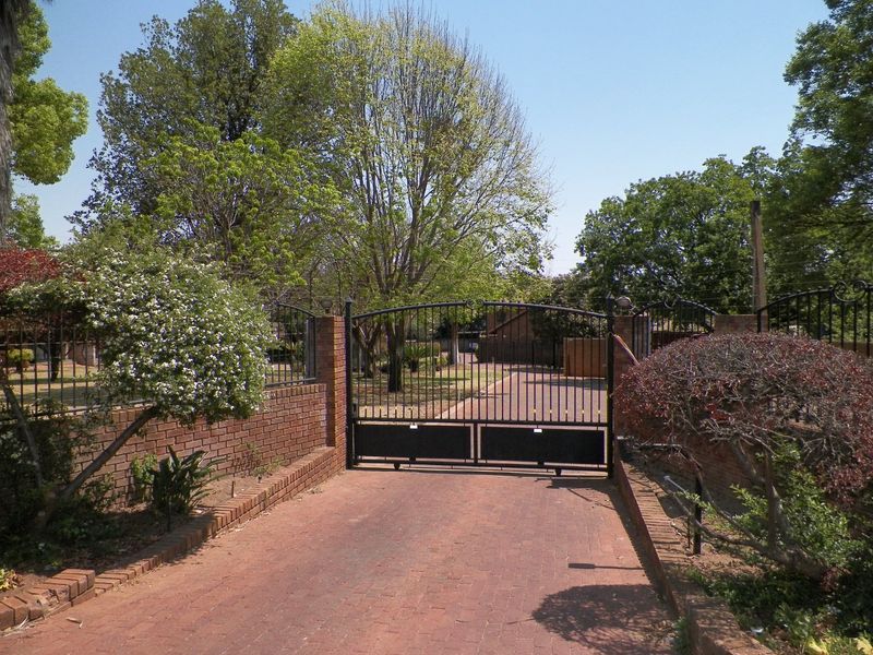 Property for sale Raslouw (Rental of R22 000 pm from the flatlets and hall) - Photo 5
