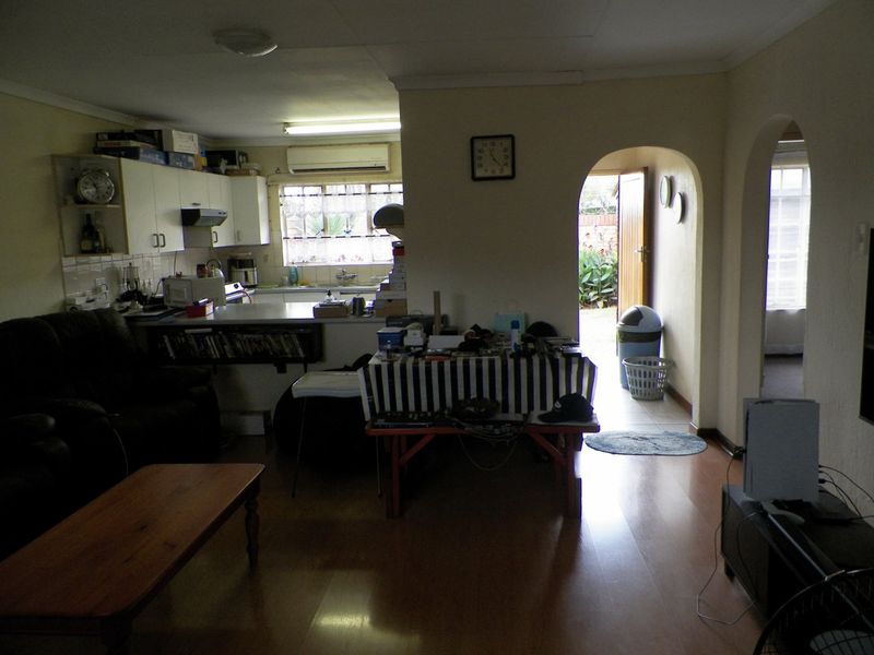 SOLE MANDATE -2Bed, 1Bath, 2 Garage Townhouse for Sale in Clubview Centurion  - Photo 10