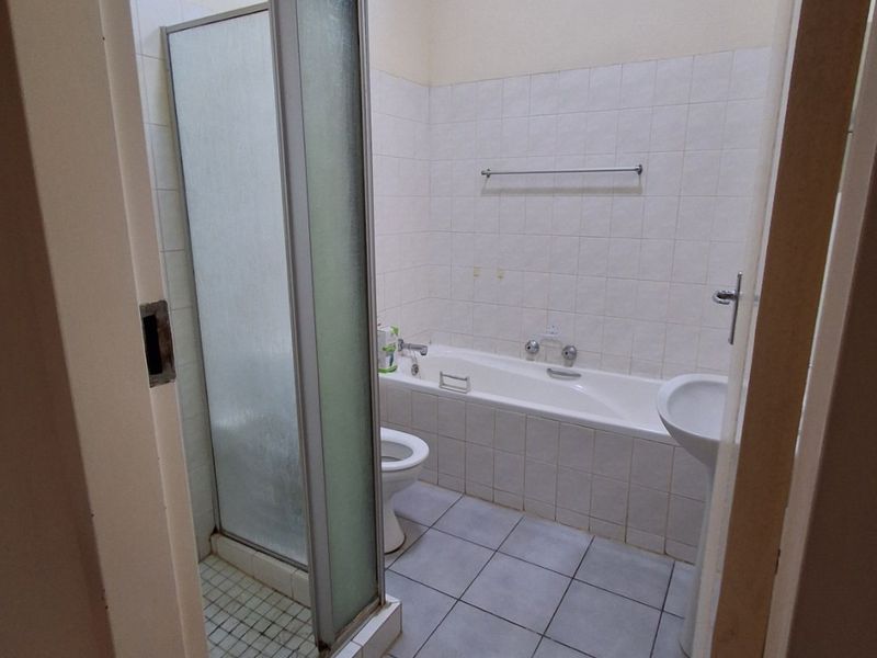 SOLE MANDATE -2Bed, 1Bath, 2 Garage Townhouse for Sale in Clubview Centurion  - Photo 5