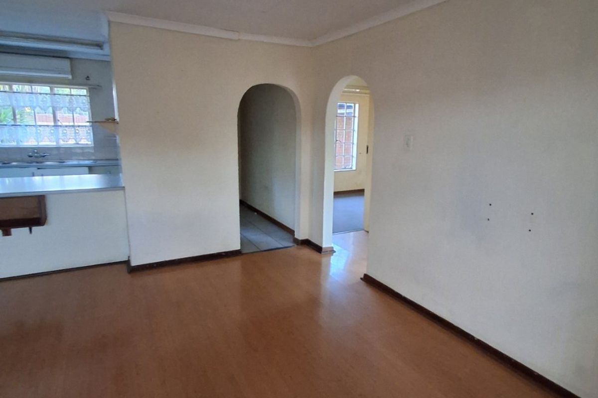 SOLE MANDATE -2Bed, 1Bath, 2 Garage Townhouse for Sale in Clubview Centurion  - Photo 3