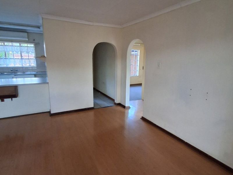 SOLE MANDATE -2Bed, 1Bath, 2 Garage Townhouse for Sale in Clubview Centurion  - Photo 3