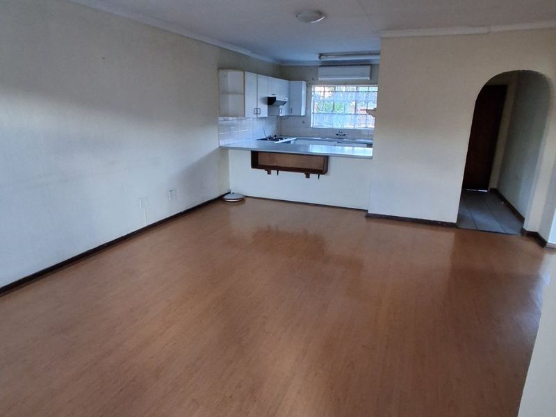 SOLE MANDATE -2Bed, 1Bath, 2 Garage Townhouse for Sale in Clubview Centurion  - Photo 2