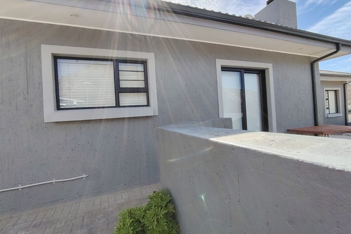 WATCH THIS !  3-BEDROOM DUET WITH FLAT IN ISLAND VIEW - Photo 5