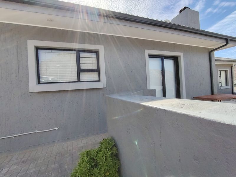 WATCH THIS !  3-BEDROOM DUET WITH FLAT IN ISLAND VIEW - Photo 5