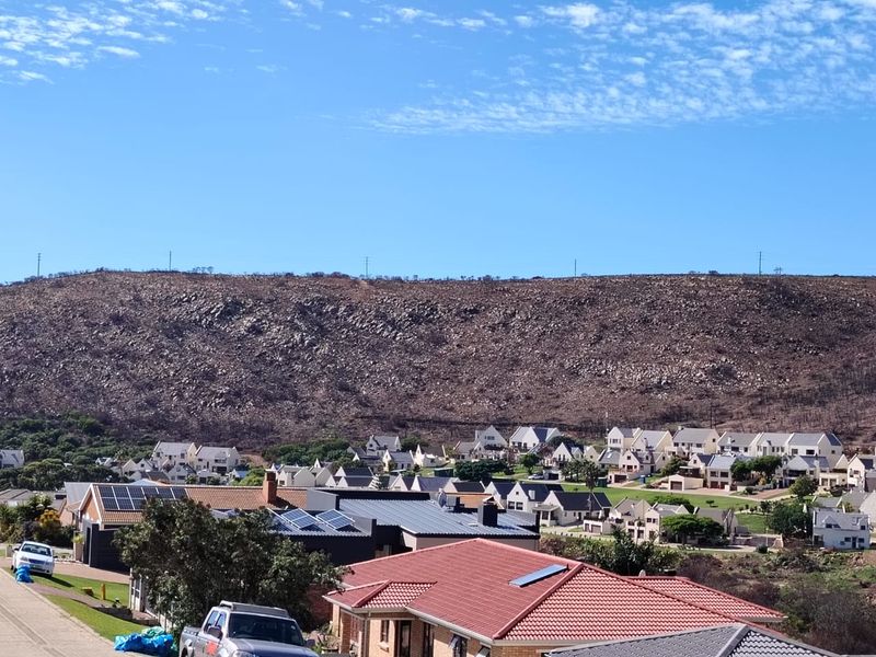 WATCH THIS !  3-BEDROOM DUET WITH FLAT IN ISLAND VIEW - Photo 2