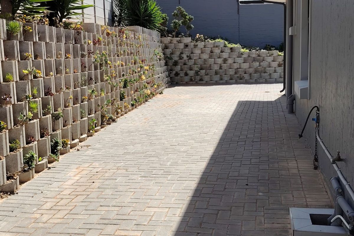 WATCH THIS !  3-BEDROOM DUET WITH FLAT IN ISLAND VIEW - Photo 3