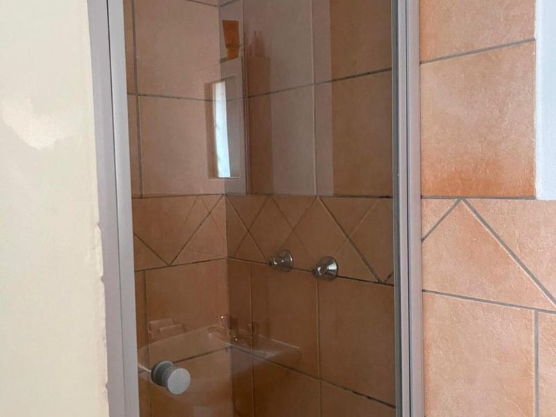 2 Bedroom House For Sale in Camlyn Gardens - Photo 10