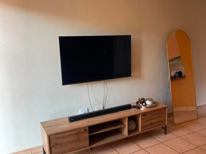 2 Bedroom House For Sale in Camlyn Gardens - Photo 9