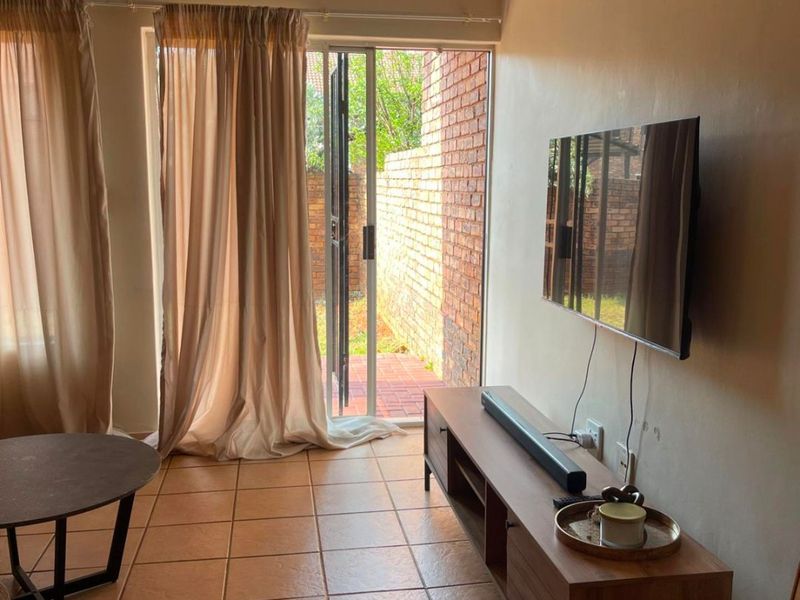 2 Bedroom House For Sale in Camlyn Gardens - Photo 8