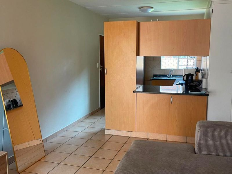 2 Bedroom House For Sale in Camlyn Gardens - Photo 7