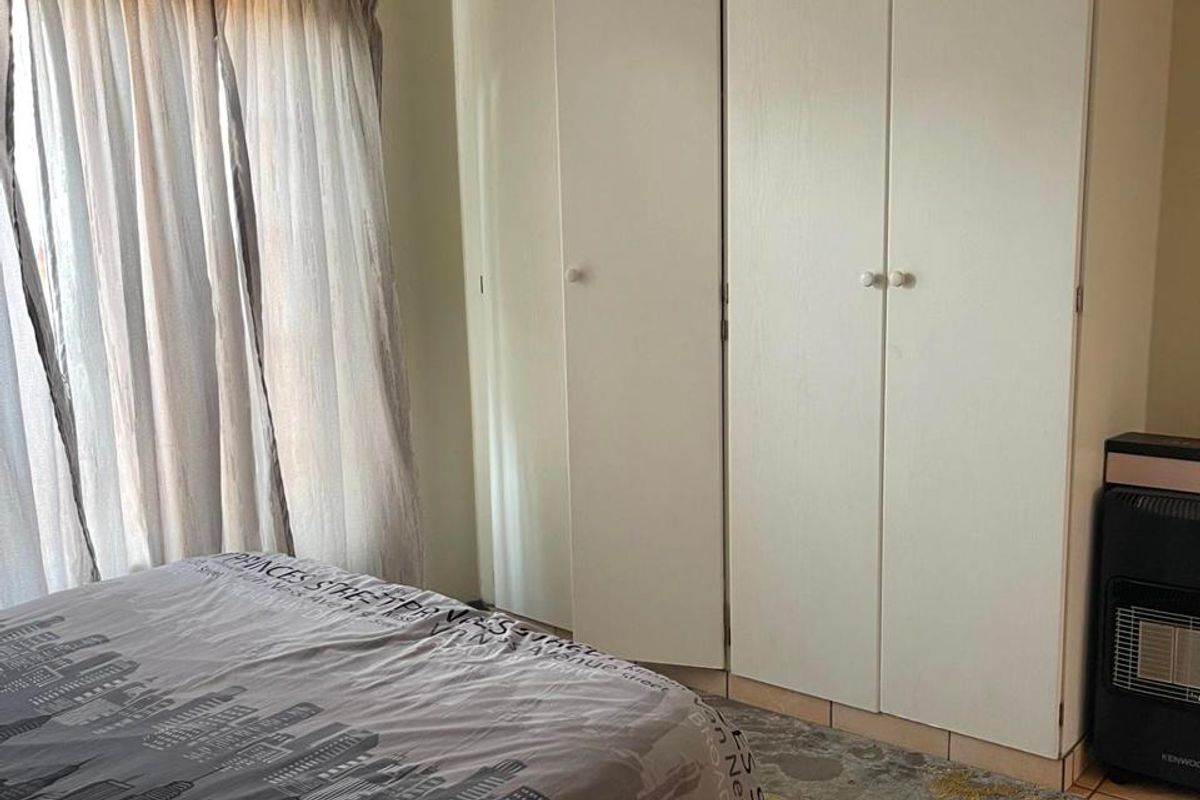 2 Bedroom House For Sale in Camlyn Gardens - Photo 4