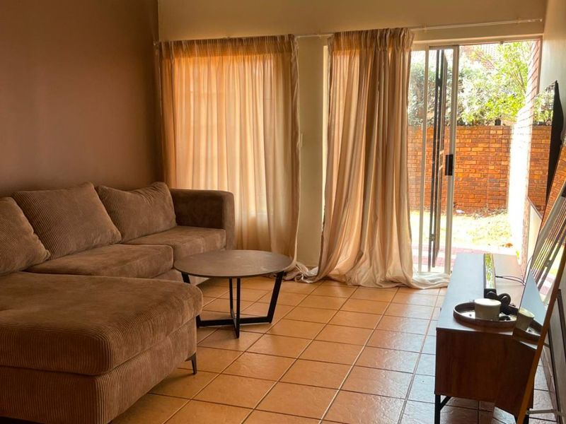 2 Bedroom House For Sale in Camlyn Gardens - Photo 6