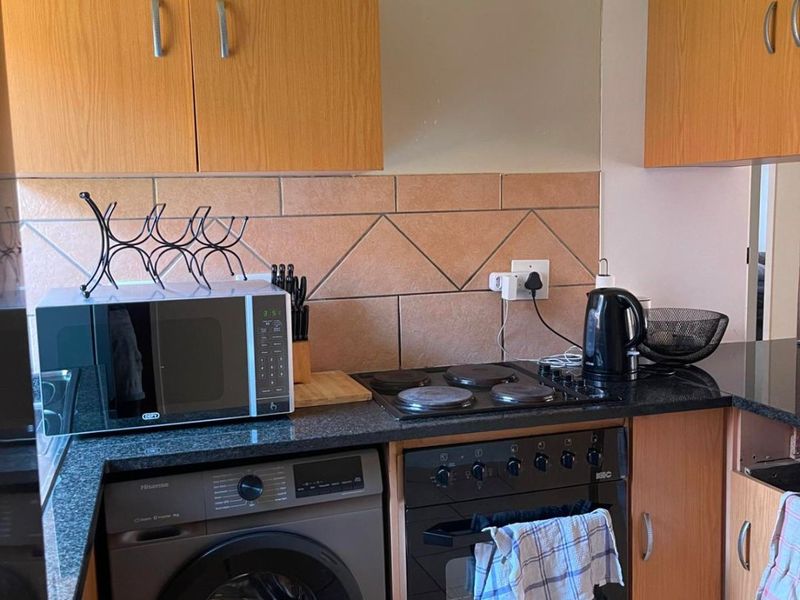 2 Bedroom House For Sale in Camlyn Gardens - Photo 2