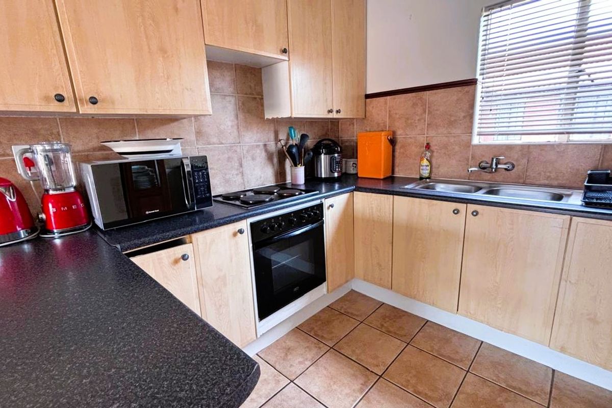 2 Bed 1 Bath unit for sale in Eco Park Estate - Photo 3