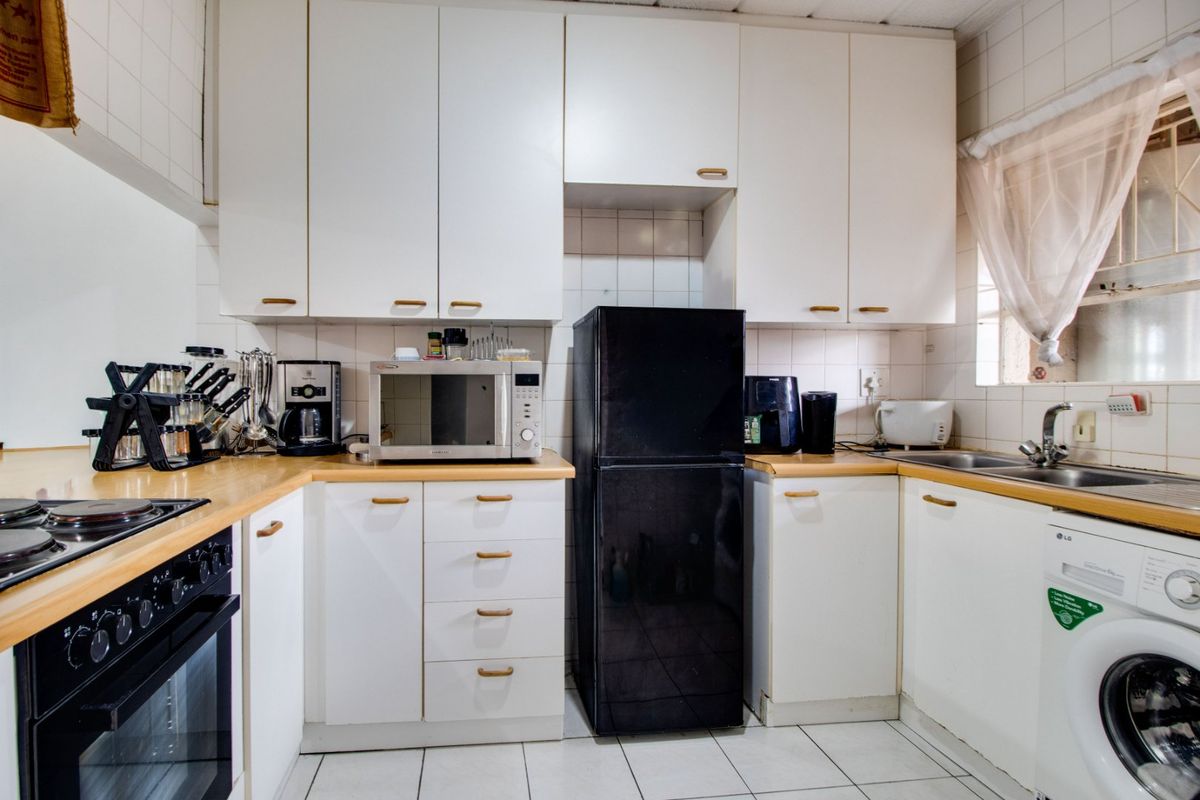 Unlock fantastic value with this well-positioned 2-bedroom ground-floor apartment - Photo 5
