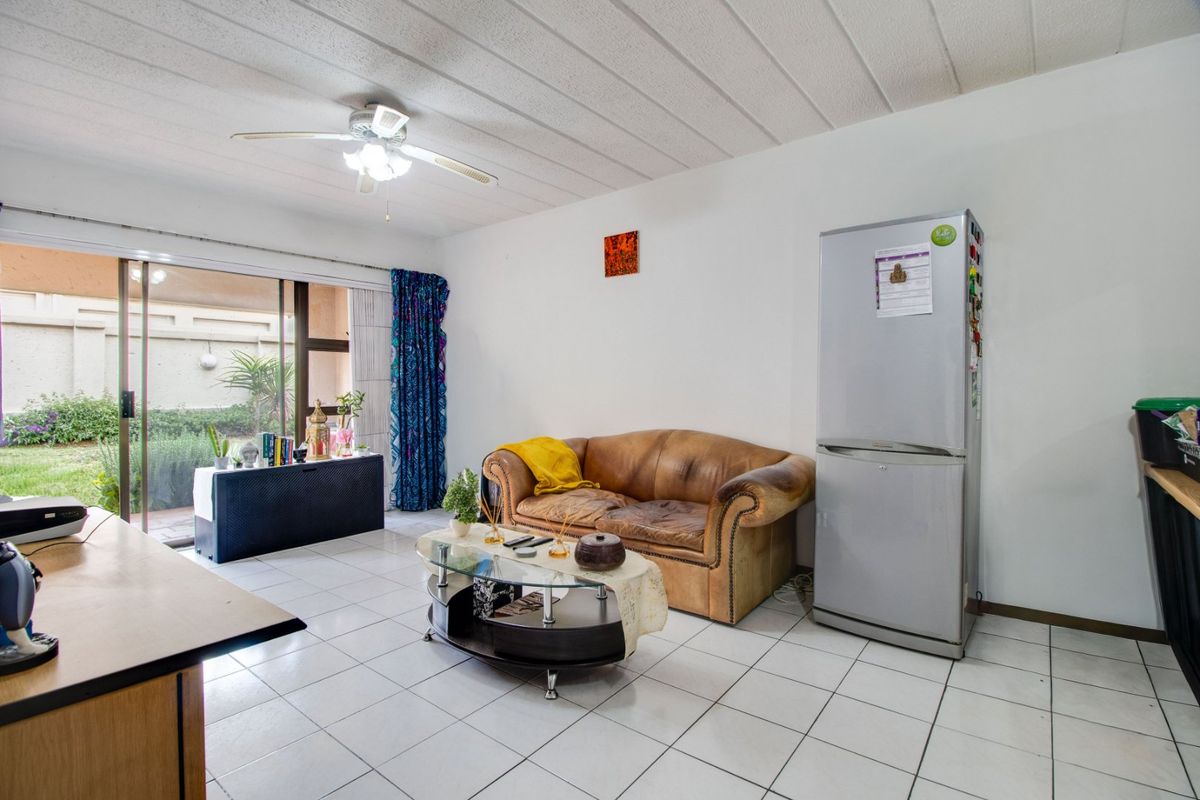 Unlock fantastic value with this well-positioned 2-bedroom ground-floor apartment - Photo 2