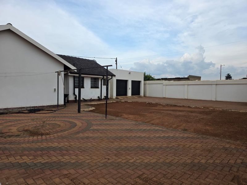 Modern living at a Good Price - Photo 2