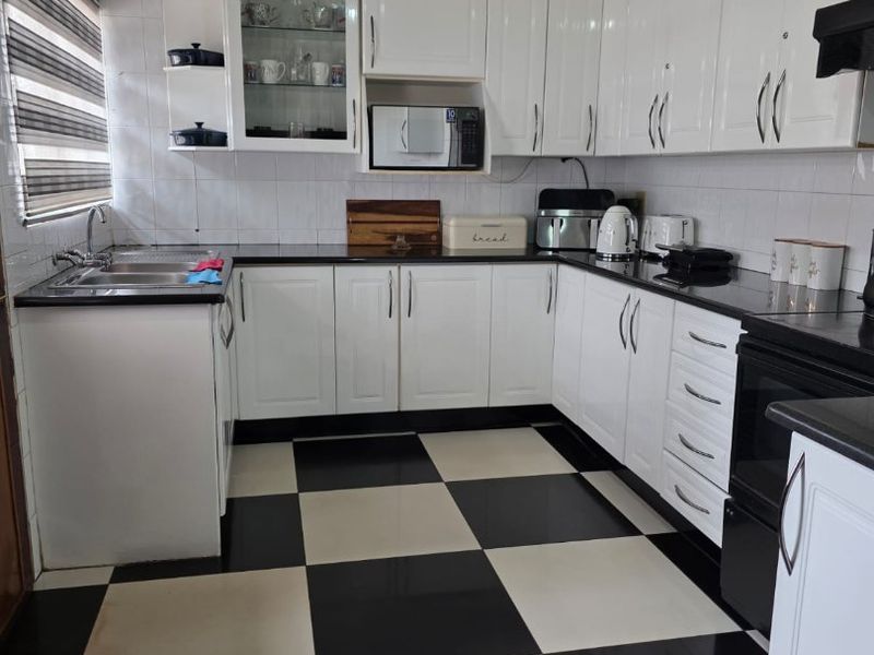 Modern living at a Good Price - Photo 4