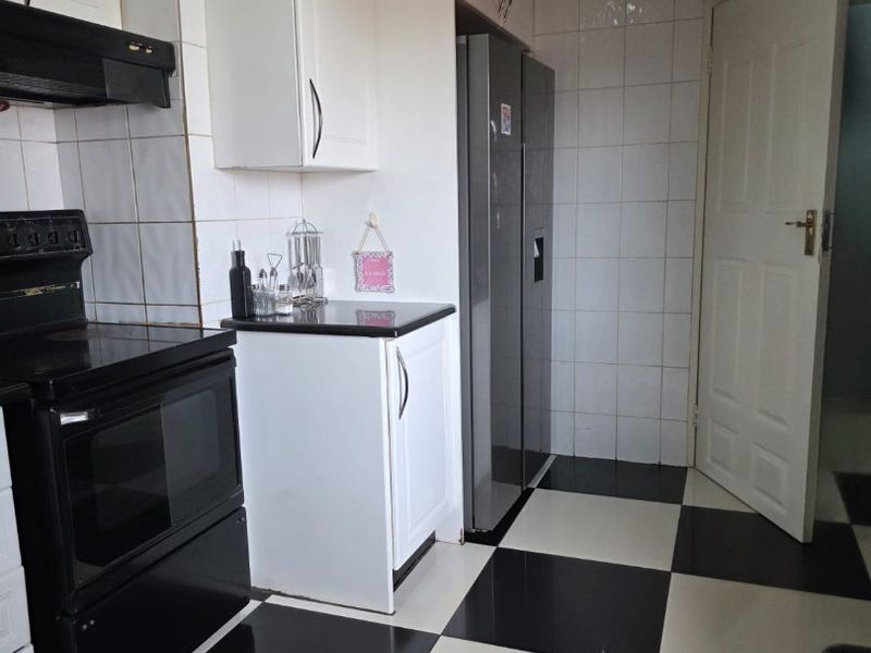 Modern living at a Good Price - Photo 5