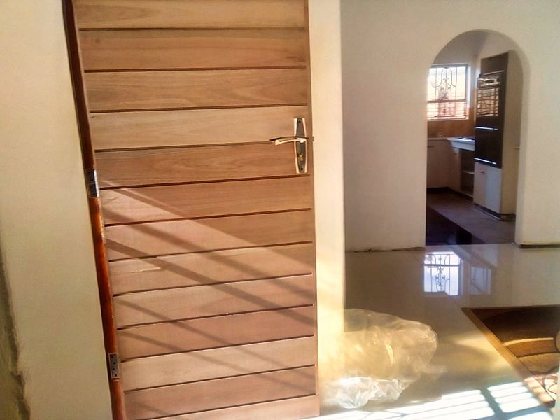 Spacious Family Living in Klippoortjie | Gated & Secure | 3 Bed, 2 Bath - Photo 4