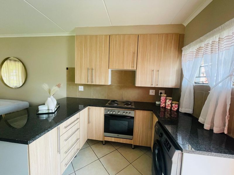 Own Your Ground Floor Apartment for R765 000 – No Transfer Costs! - Photo 4
